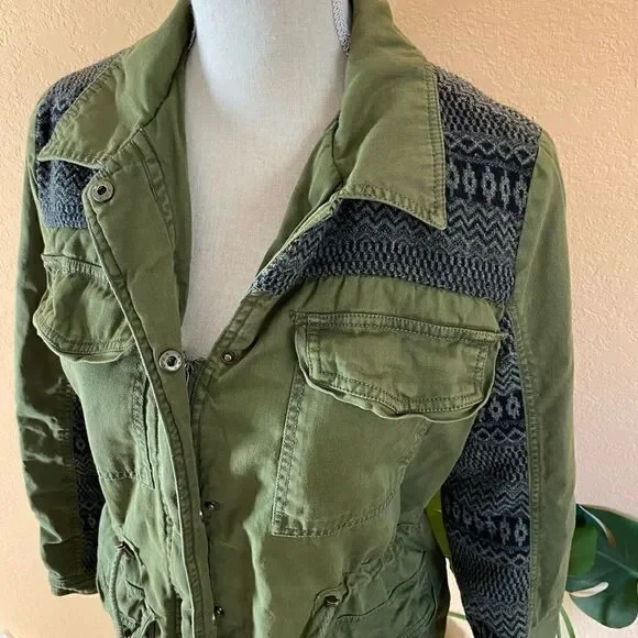 Forever 21 Army green jacket patch work sleeves - Picture 2 of 5